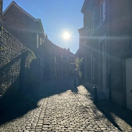 Monumentale Stadswoning In Hartje Binnenstad Nyaraló