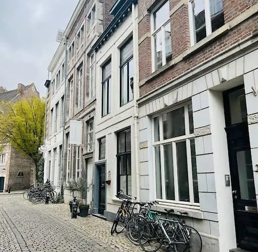 Monumentale Stadswoning In Hartje Binnenstad *