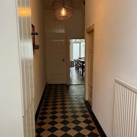 בית נופש Monumentale Stadswoning In Hartje Binnenstad