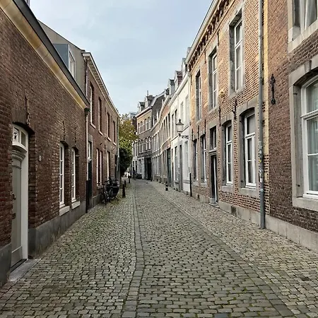 Casa de Férias Monumentale Stadswoning In Hartje Binnenstad Maastricht